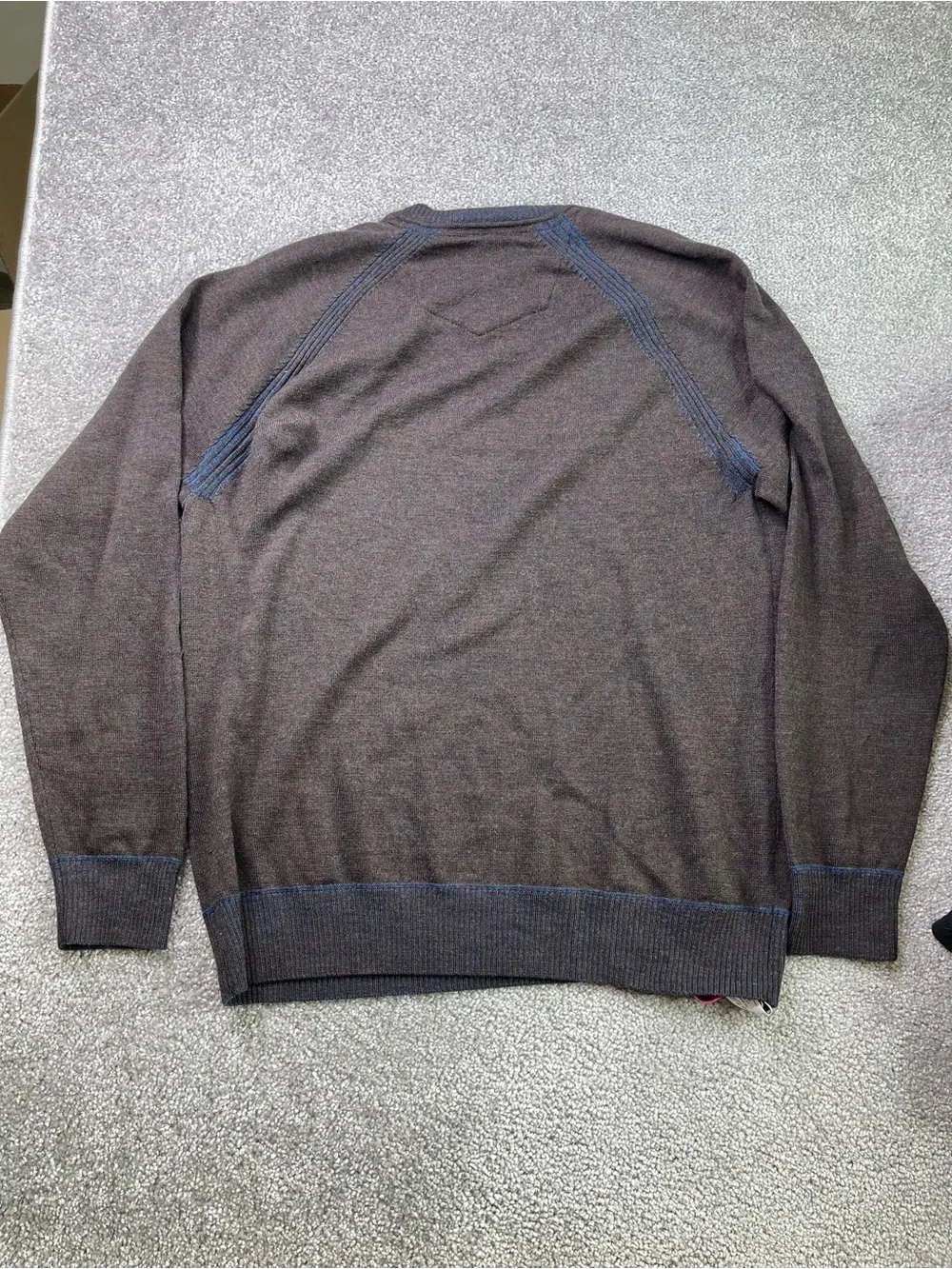 Robert Graham Men's Large Brown V-Neck Wool Sweater